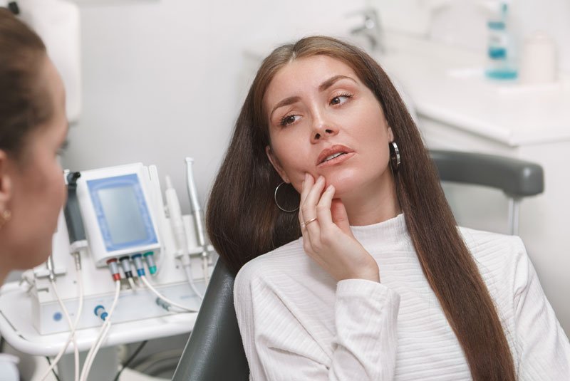 beautiful women suffering from jaw pain